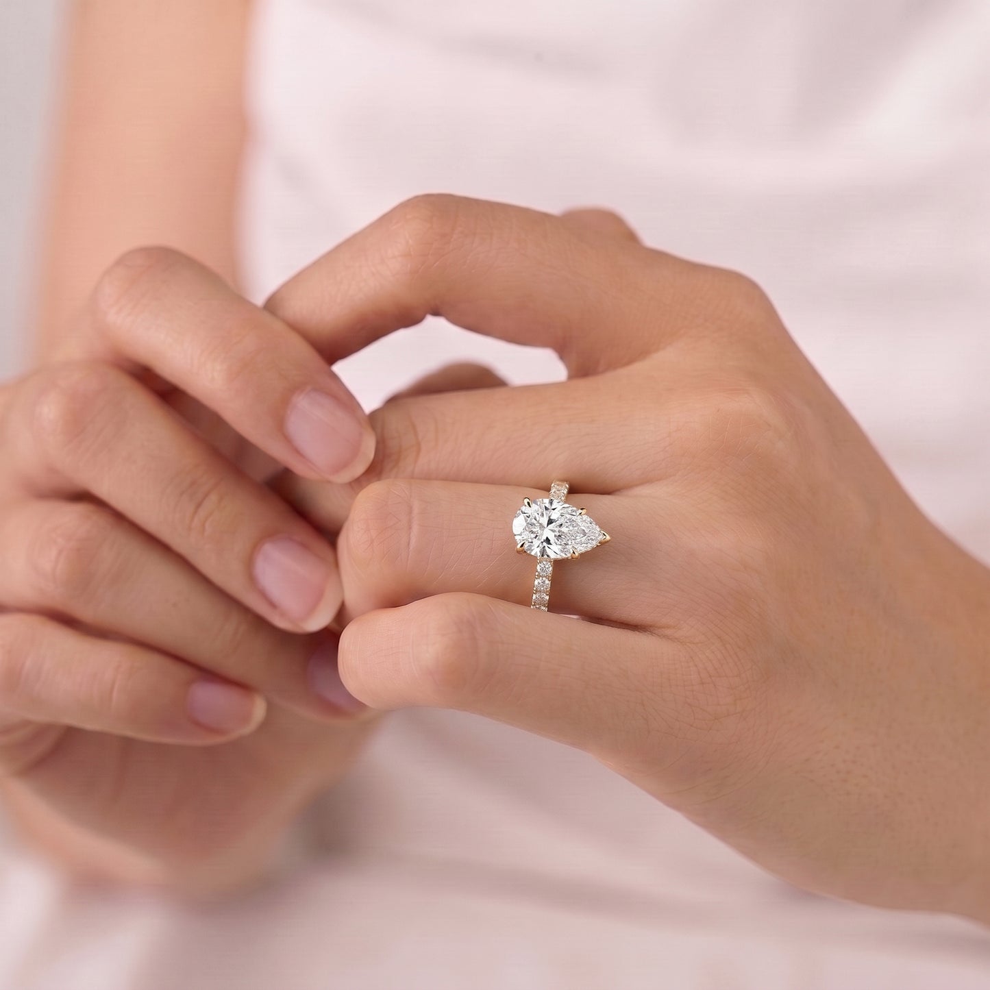 1 Carat Pear Shape Moissanite Diamond Engagement Ring with Pavé Side Diamonds