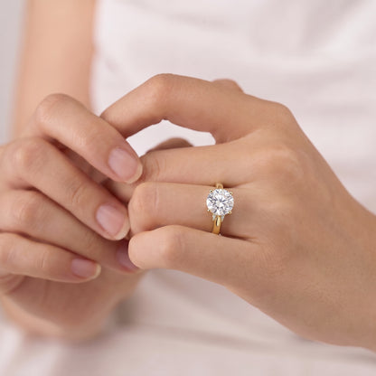 2 Carat Classic Round Cut Moissanite Diamond Solitaire Engagement Ring