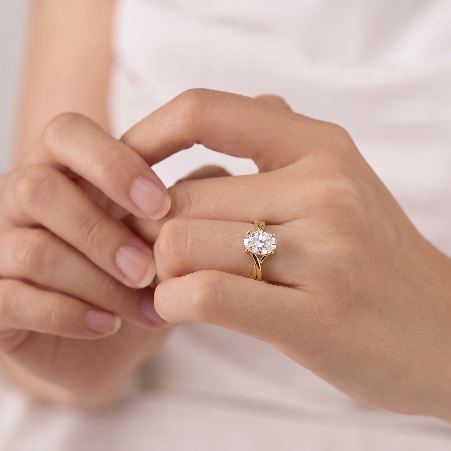 2 Carat Elegant Oval Cut Moissanite Diamond Engagement Ring with Twisted Band