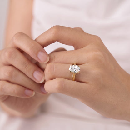 2 Carat Classic Oval Cut Moissanite Diamond Engagement Ring
