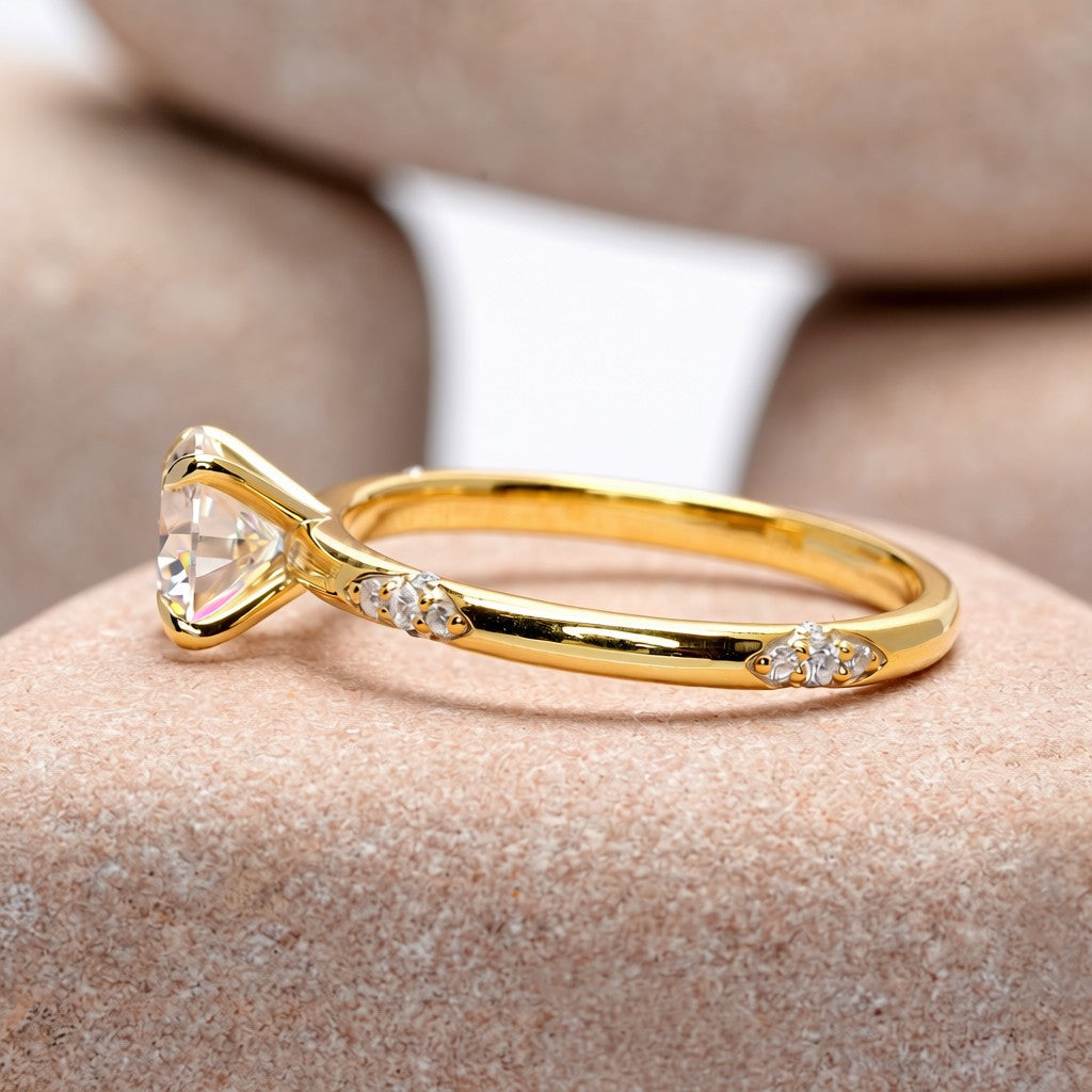 1 Carat Center Round Cut Moissanite Diamond Engagement Ring
