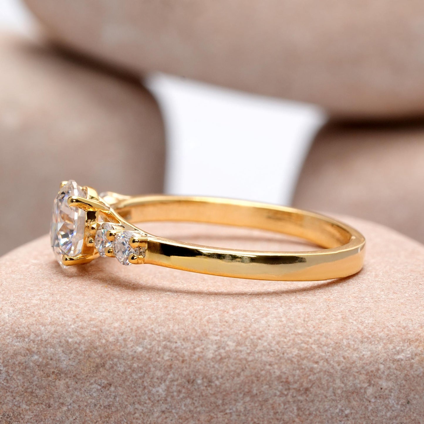 1 Carat Center Round Cut Moissanite Diamond Engagement Ring