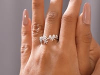 0.90 Carat Round Cut Moissanite Diamond Engagement Ring