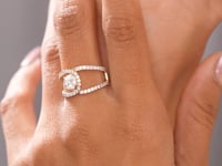 1 Carat Center Round Cut Moissanite Diamond Engagement Ring