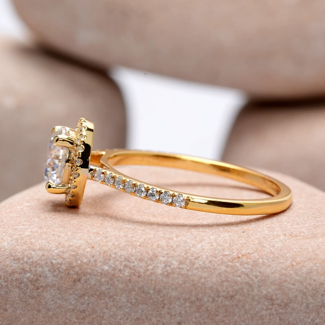 1 Carat Center Round Cut Moissanite Diamond Engagement Ring