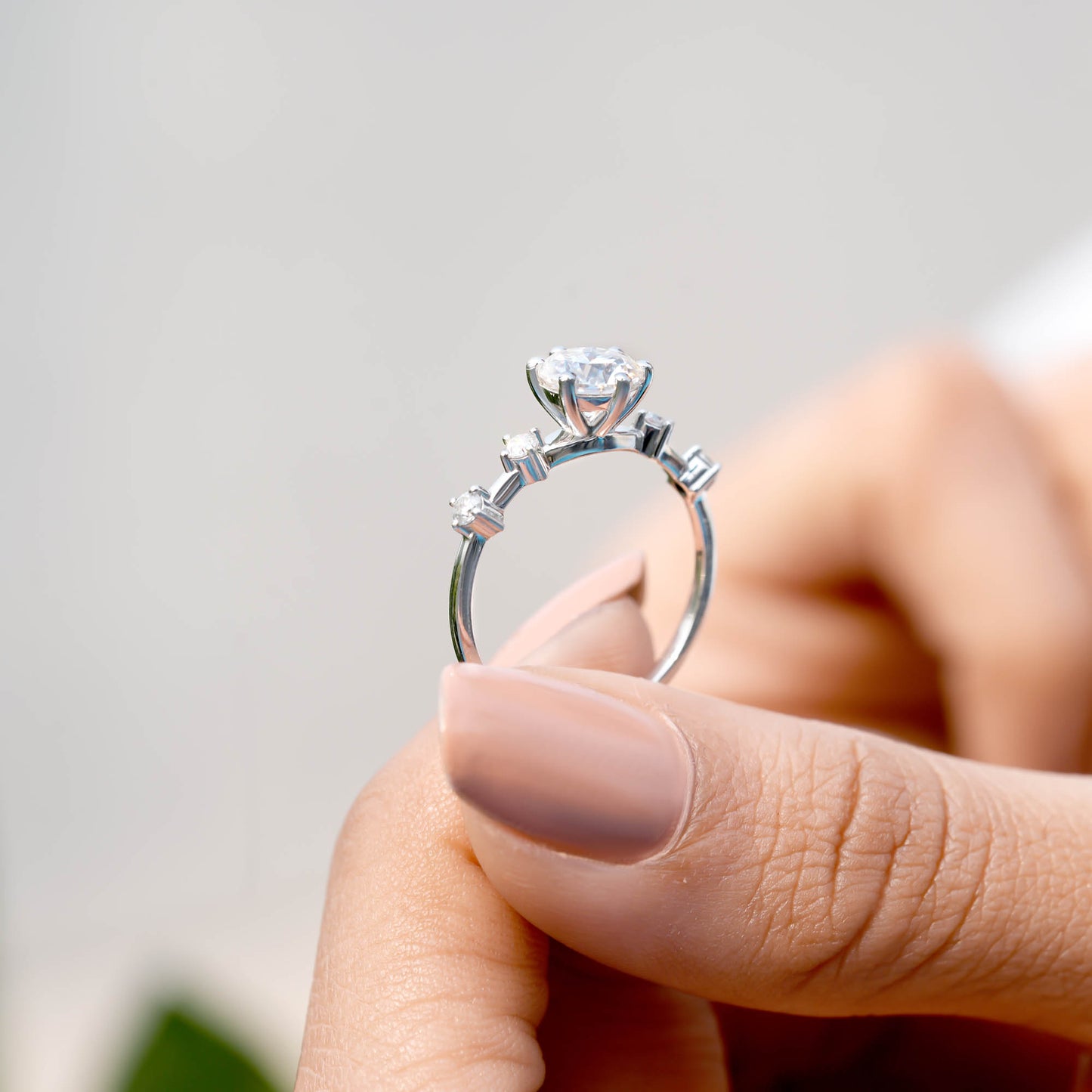 1 Carat Center Round Cut Moissanite Diamond Engagement Ring